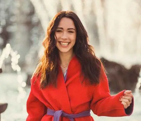 Aurora Ramazzotti ha i capelli bianchi: “Sembro Crudelia De Mon” 