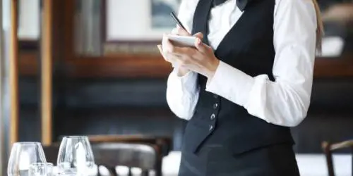 Ristorazione: rinnovato il contratto. Aumenti per 1 milione di lavoratori