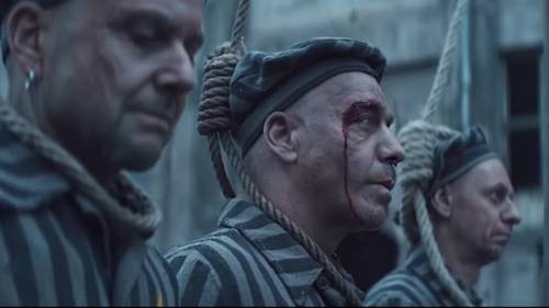 Bufera sui Rammstein: "Speculano sull'Olocausto"