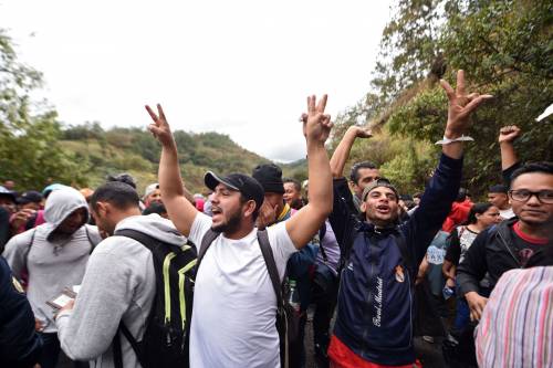 Il Messico lancia l'allarme: "Si sta formando la carovana di migranti più grande di tutte"