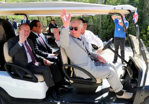 Il principe Carlo e Camilla in visita alle Isole Cayman