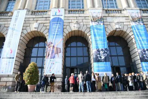 Verona, al via il Congresso delle Famiglie. Scontro sulla legge sull'aborto