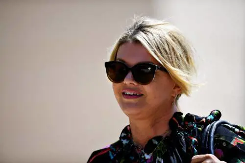 Corinna Schumacher torna a farsi vedere: al fianco di Mick nel paddock