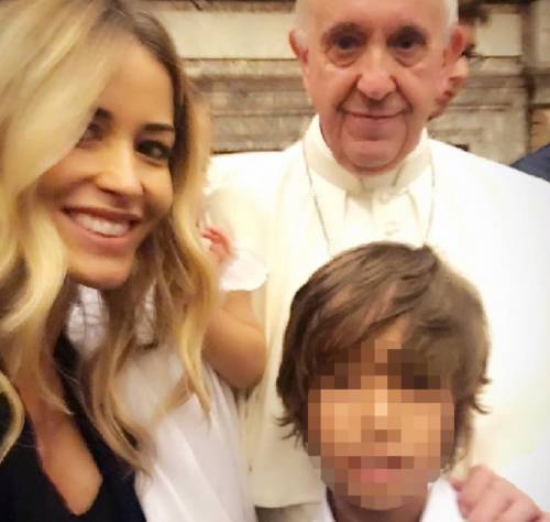 Elena Santarelli e la foto con il figlio e il Papa: "La mia fede è aumentata"