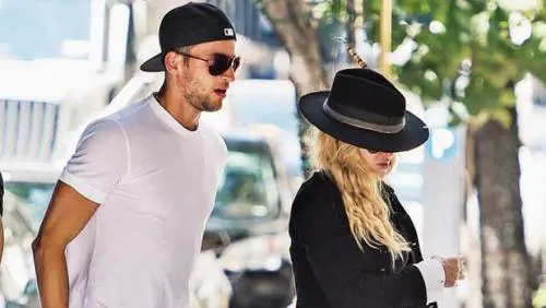 Madonna e Kevin Sampaio di Ballando con le Stelle si sono baciati in un video