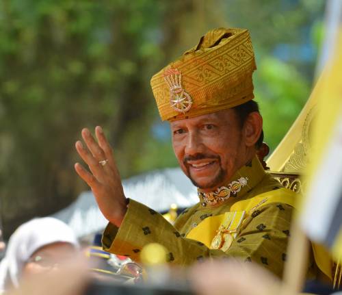 Il Sultano del Brunei: "Stop alla pena di morte per persone omosessuali"