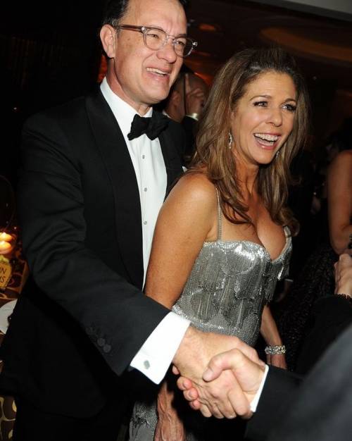 Tom Hanks, la moglie rivela: "Se fossi morta di tumore gli avrei chiesto una festa"