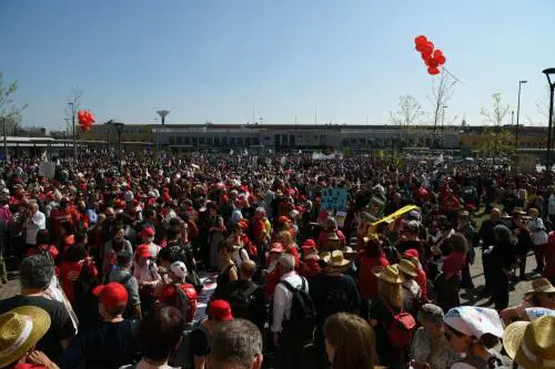 Verona, lite Di Maio-Salvini: "Fanatici", "Difendo famiglie"