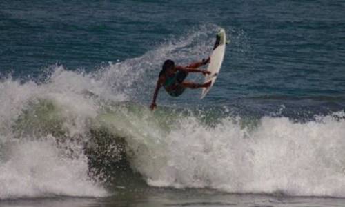 Il mondo del surf piange Luzimara Souza: colpita da un fulmine in acqua