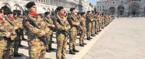 I marò fanno 100 anni e mai un passo indietro