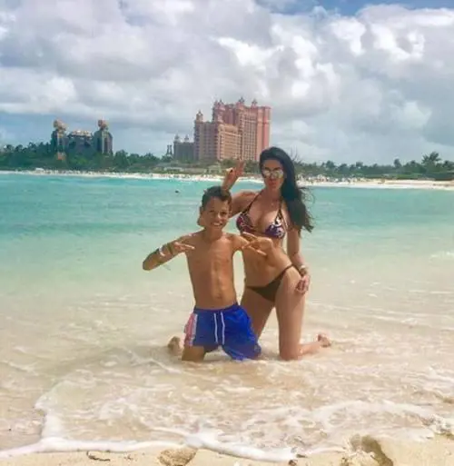 Aida Yespica sexy alle Bahamas