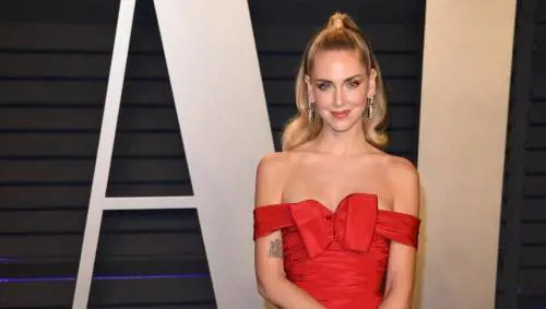 Chiara Ferragni posta una foto con la nonna ma a far notizia è un dettaglio