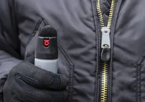 Prato, tre ragazzi aggrediscono autista con spray al peperoncino