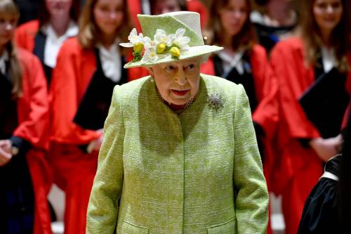 Regina Elisabetta: con un vestito in Namibia rischiò lo scandalo
