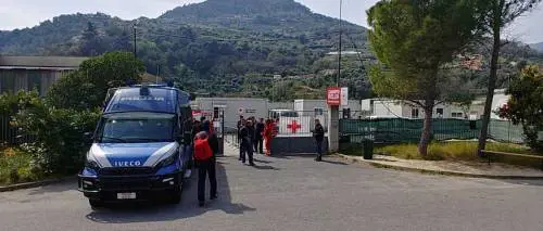 Blitz dei Nas nel centro di accoglienza di Ventimiglia, trovate irregolarità