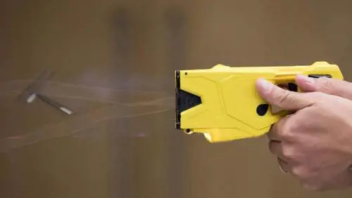 Tortura padre con il taser: condannato il figlio 50enne