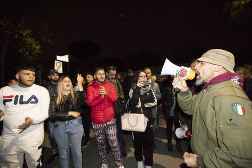 Roma, barricate contro i rom. Dai pm accuse di odio razziale