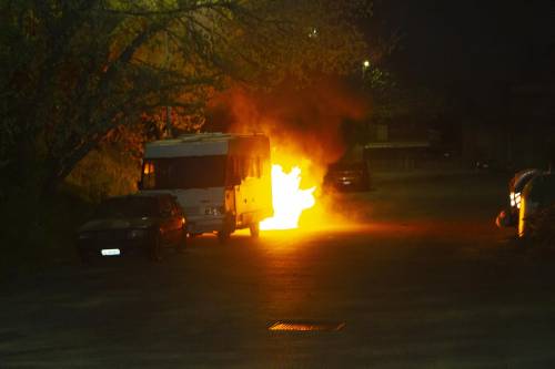 Roma, vince la rivolta dei cittadini. I rom saranno trasferiti altrove