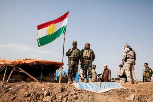 Trump volta le spalle ai curdi: dimezzati fondi ai peshmerga