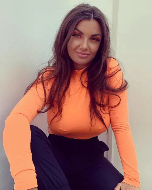 Elettra Lamborghini parla del presunto piercing intimo