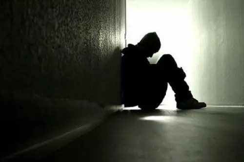 Minaccia il suicidio su Internet, la catena di solidarietà dei concittadini lo salva