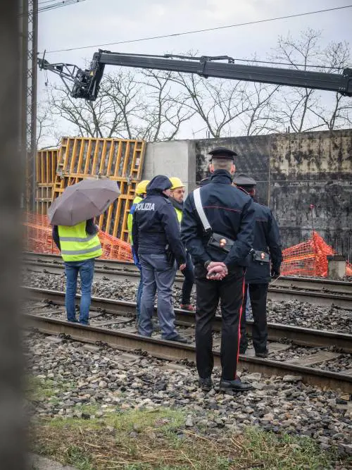Milano, il crollo di una lastra uccide due operai