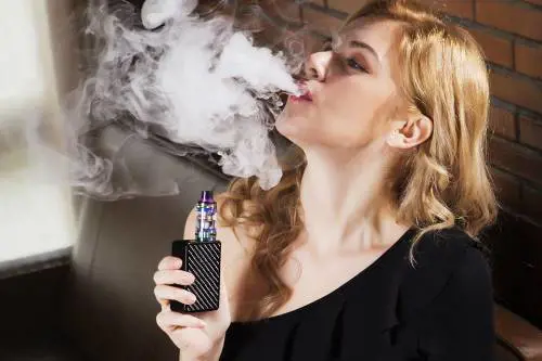 Evali, la malattia che colpisce chi fuma le sigarette elettroniche