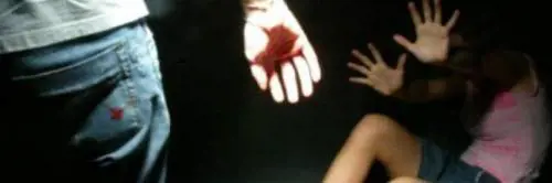 Decide di vivere per strada pur di sfuggire alle violenze del marito