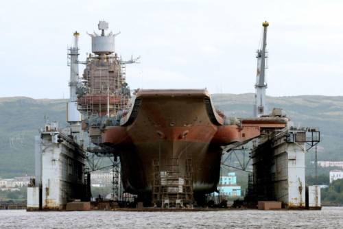Russia, la portaerei Kuznetsov potrebbe essere demolita