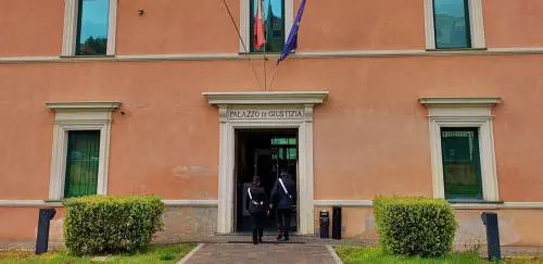 Imperia, minaccia di darsi fuoco per protesta contro legge stalking