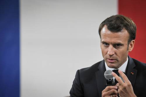 Macron usa il disastro per tentare il rilancio Ma lo scontro è rinviato