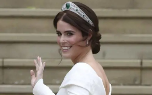Eugenie di York pubblica un video per il suo anniversario, ma "taglia" Meghan e Kate