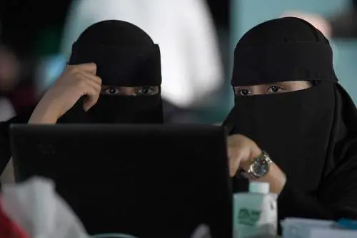 L'Arabia Saudita combatte le femministe: "Carcere e frustate", poi fa marcia indietro