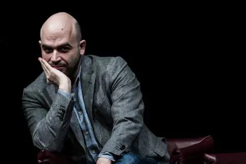 "Querelare Saviano è un errore", "Non sono un malavitoso": è scontro fra Fico e Salvini