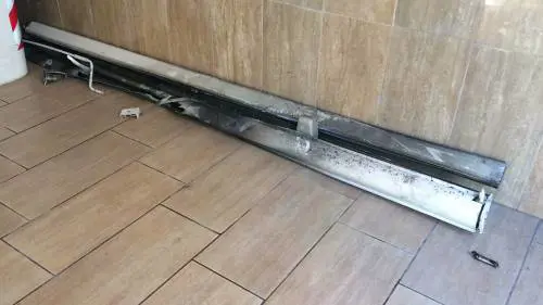 Napoli, le fiamme e le esplosioni in un palazzo al Vasto