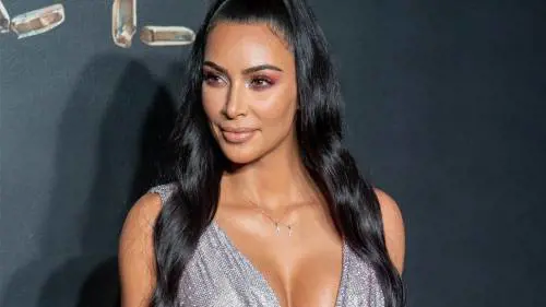 I piedi di Kim Kardashian mandano in tilt Instagram