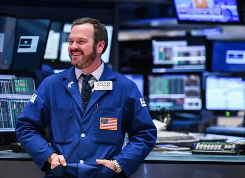 Gli economisti dettano la linea: "Così l'Europa uscirà dalla crisi"