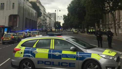 Londra, ancora accoltellamenti nella notte: grave una ragazza