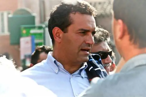 Il Comune di Napoli è in deficit? De Magistris vende gli immobili