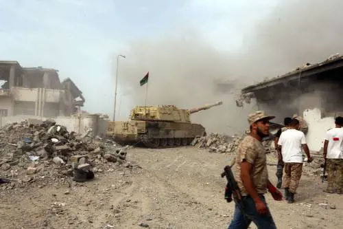 Libia, raid aerei incrociati tra le forze di Haftar e Sarraj