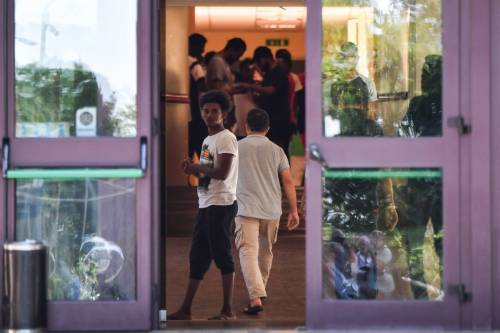 Pugni e calci ai militari: per il nigeriano solo una denuncia