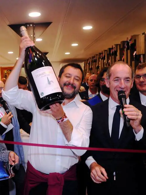 Nel governo da osteria tavoli e brindisi separati per Conte e Matteo