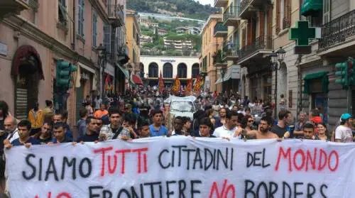 Migranti, la sfida dei no border alla Lega: "Manifesteremo in centro"