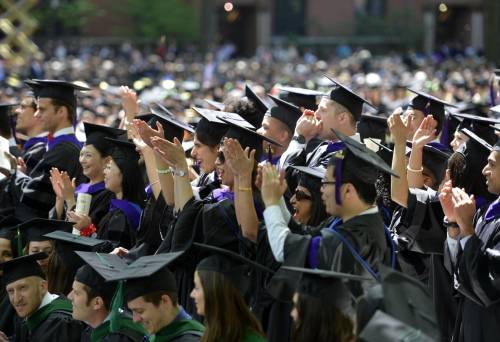Il razzismo al contrario di Yale: "Discrimina gli alunni bianchi"