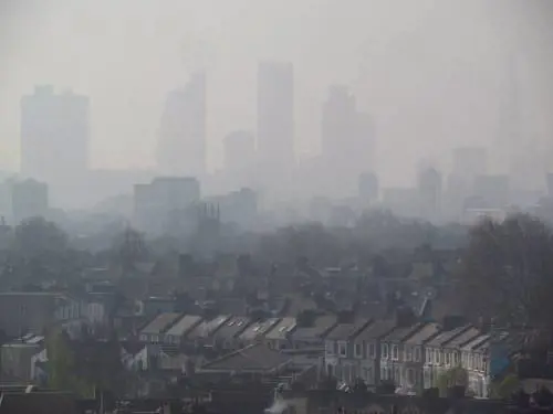Londra "filtra" l'aria: supertassa per chi entra in centro con l'auto