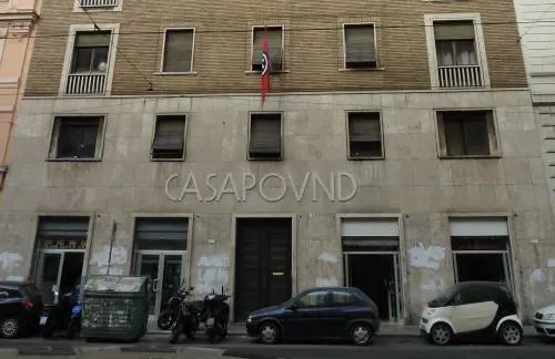 Di Maio: "Sgomberiamo anche Casa Pound, non solo i rom"