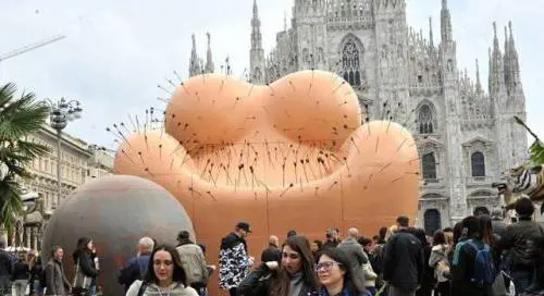 "Ceci n’est pas une femme": lo slogan del movimento femminista contro la poltrona-donna di Gaetano Pesce