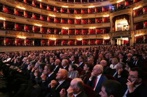 Quel gotha del Paese stretto alla corte del dominus dell'Acri