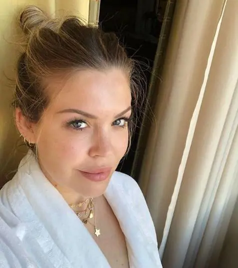 Costanza Caracciolo “in carne” dopo la gravidanza, il web si divide