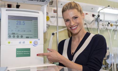 "Svuoto il mio armadio per una giusta causa". La sfida social di Michelle Hunziker è un grande successo
